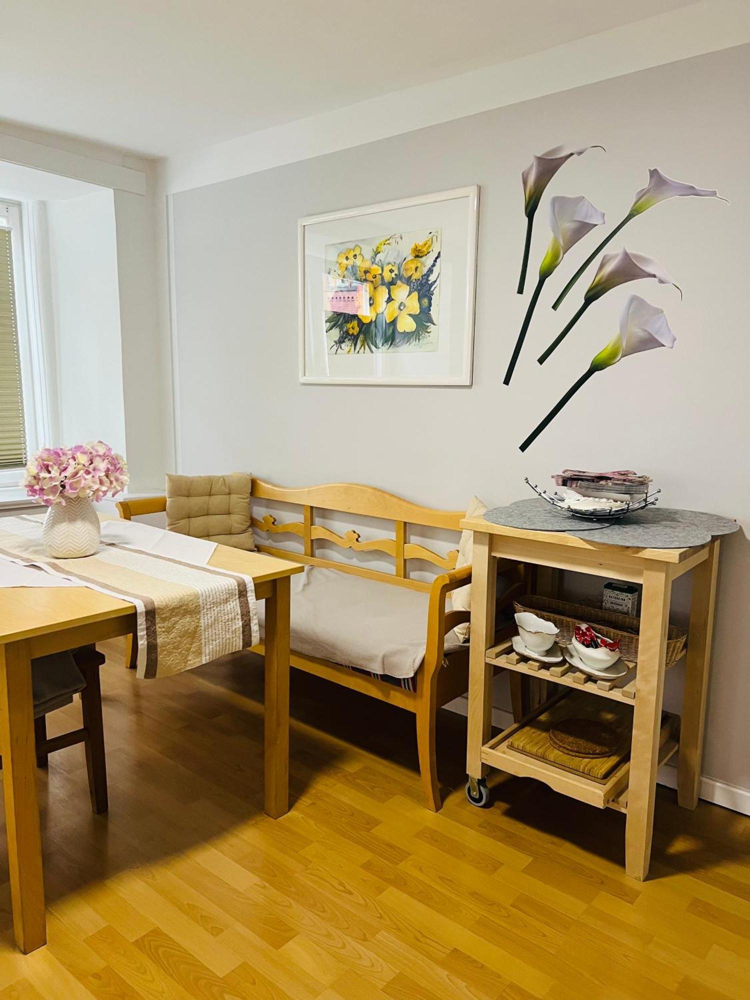 Apartment Elvis Family Dream *