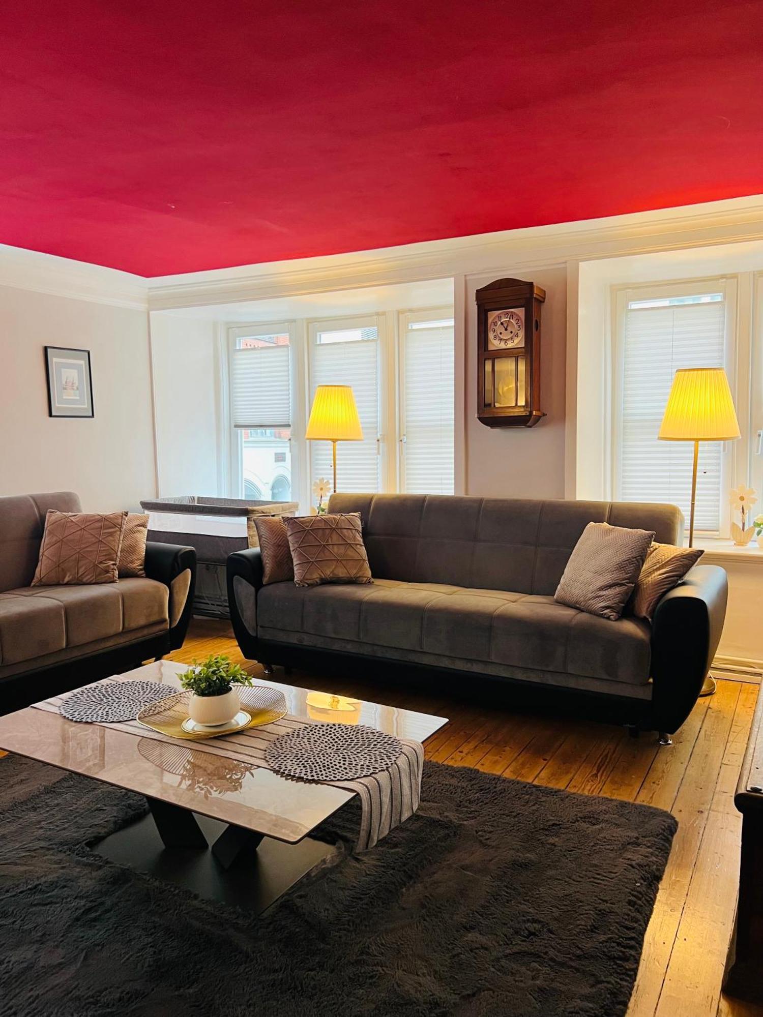 Apartment Elvis Family Dream *